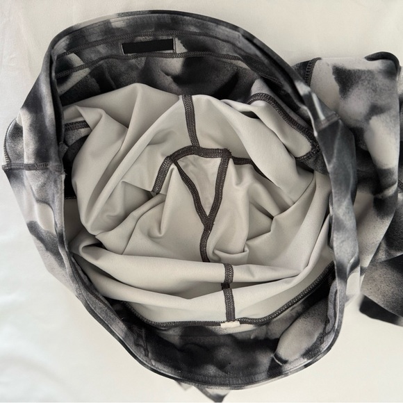 Lululemon Speed Up‎ Crop 21" Blush Blossom Alpine White Black Size 10 - Picture 7 of 12